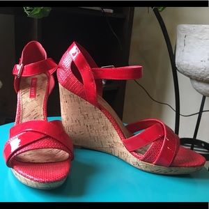 Nine West Sz 9 Red patent leather wedges